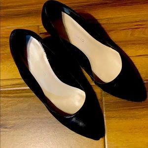 Black wedge pumps